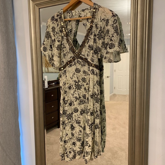 En Creme V-Neck Dress with Front Beading - Picture 2 of 6